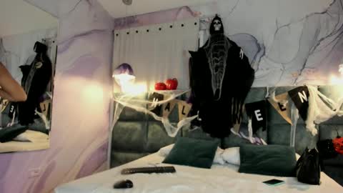 Melanie Roux online show from 10.29.25