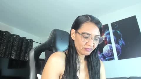 melannia_hills online show from 02.26.25