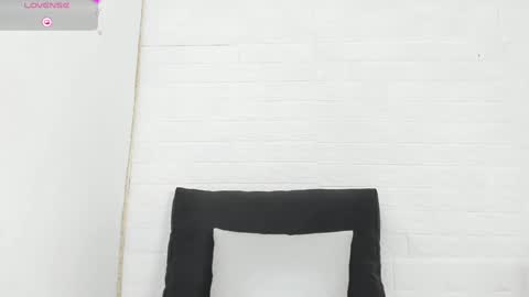 melannie roses online show from 02.08.25