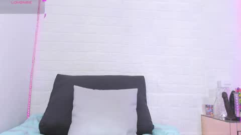 melannie roses online show from 02.11.25