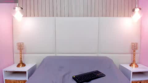 Snapshot of melanywayne_ chatting on 12.04.25 Melany online show from 12.04.25