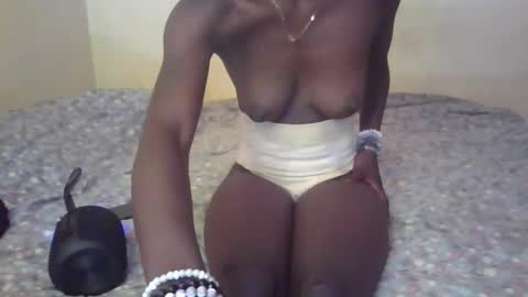 Snapshot of melaswittie chatting on 12.02.25 melaswittie online show from 12.02.25