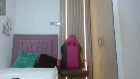 meli_peach online show from 10.05.25