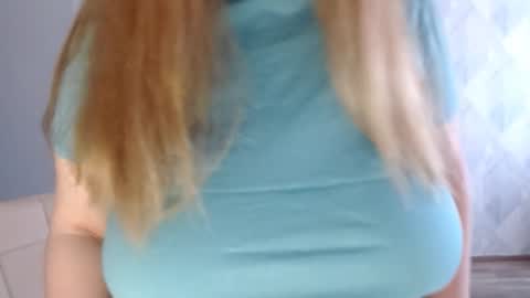 Snapshot of melina_beauty chatting on 10.15.25 Melina online show from 10.15.25