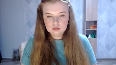 Snapshot of melina_beauty chatting on 11.19.25 Melina online show from 11.19.25