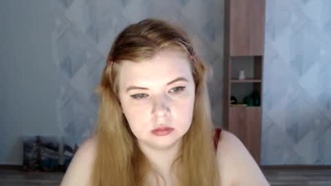 Snapshot of melina_beauty chatting on 11.23.25 Melina online show from 11.23.25