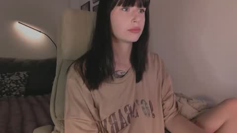 Snapshot of melinamars_ chatting on 12.21.25 Melina online show from 12.21.25