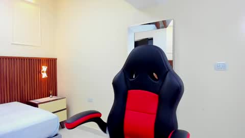 M E L I N A  online show from 02.17.25