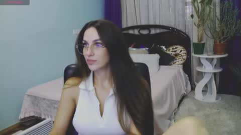 Snapshot of melinasmit chatting on 09.26.25 Melina online show from 09.26.25