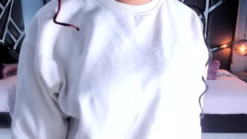 Snapshot of melissa_23_ chatting on 11.19.25 melissa_23_ online show from 11.19.25