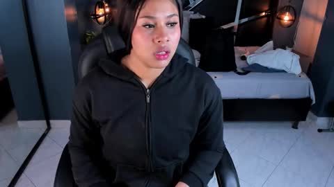 Snapshot of melissa_23_ chatting on 11.24.25 melissa_23_ online show from 11.24.25