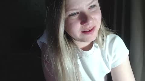 Snapshot of melissa__ray chatting on 12.09.24 Melissa  Ray online show from 12.09.24