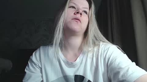 Snapshot of melissa__ray chatting on 12.10.24 Melissa  Ray online show from 12.10.24