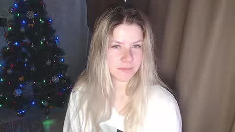 Snapshot of melissa__ray chatting on 12.11.24 Melissa  Ray online show from 12.11.24