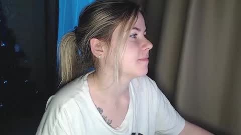 Snapshot of melissa__ray chatting on 12.18.24 Melissa  Ray online show from 12.18.24
