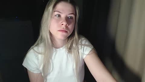 Snapshot of melissa__ray chatting on 12.19.24 Melissa  Ray online show from 12.19.24