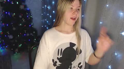 Snapshot of melissa__ray chatting on 12.30.24 Melissa  Ray online show from 12.30.24