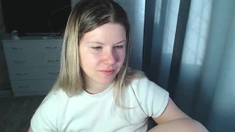 Snapshot of melissa__ray chatting on 02.10.25 Melissa  Ray online show from 02.10.25