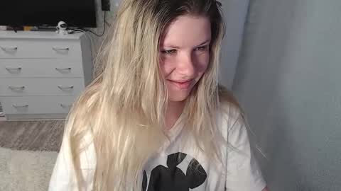 Snapshot of melissa__ray chatting on 02.17.25 Melissa  Ray online show from 02.17.25