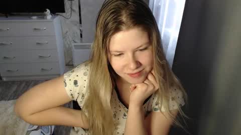 Snapshot of melissa__ray chatting on 02.19.25 Melissa  Ray online show from 02.19.25