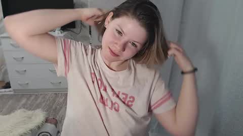 Snapshot of melissa__ray chatting on 02.20.25 Melissa  Ray online show from 02.20.25