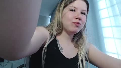 Snapshot of melissa__ray chatting on 03.11.25 Melissa  Ray online show from 03.11.25