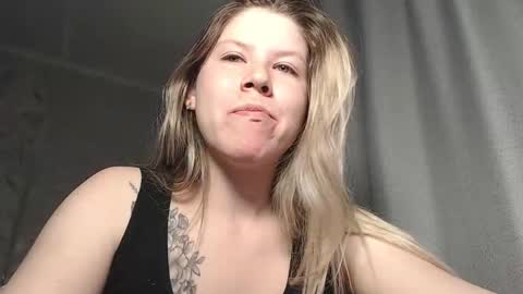 Snapshot of melissa__ray chatting on 03.11.25 Melissa  Ray online show from 03.11.25