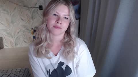 Snapshot of melissa__ray chatting on 09.28.25 Melissa  Ray online show from 09.28.25