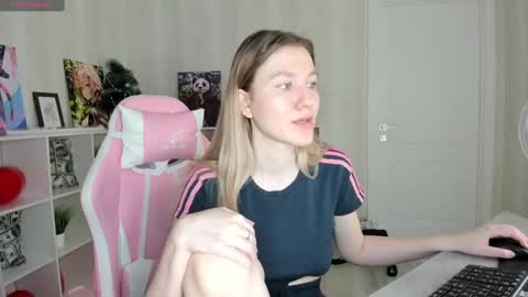 melissa_moooree online show from 02.26.25