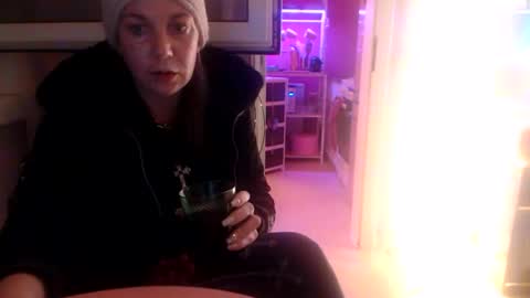 Snapshot of melli23 chatting on 12.20.25 Melli online show from 12.20.25