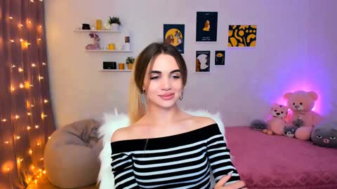 Snapshot of mellifluoustess chatting on 12.17.24 Tessa online show from 12.17.24