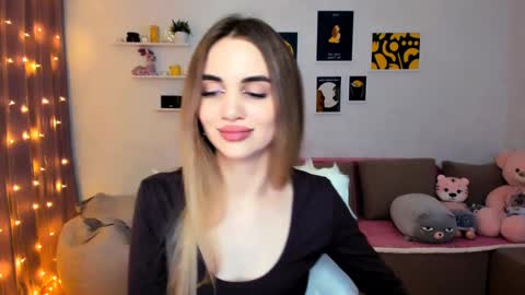 Snapshot of mellifluoustess chatting on 12.19.24 Tessa online show from 12.19.24