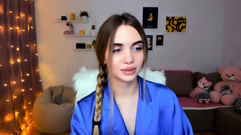 Snapshot of mellifluoustess chatting on 12.20.24 Tessa online show from 12.20.24