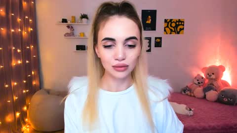 Snapshot of mellifluoustess chatting on 12.25.24 Tessa online show from 12.25.24