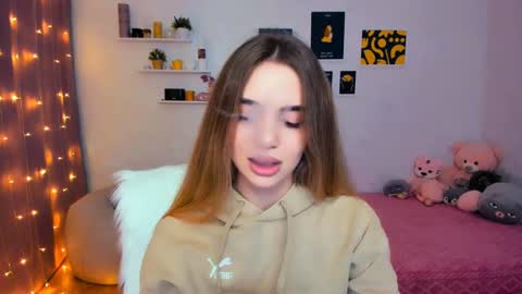 Snapshot of mellifluoustess chatting on 02.06.25 Tessa online show from 02.06.25