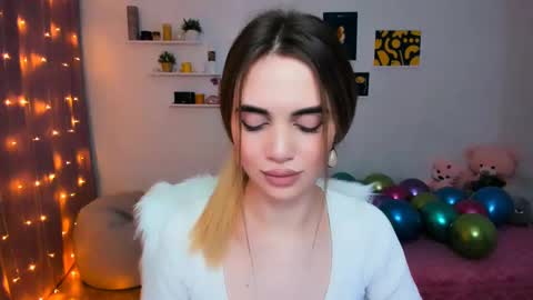 Snapshot of mellifluoustess chatting on 02.13.25 Tessa online show from 02.13.25