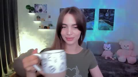 Snapshot of mellifluoustess chatting on 09.19.25 Tessa online show from 09.19.25