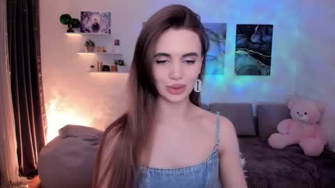 Snapshot of mellifluoustess chatting on 12.20.25 Tessa online show from 12.20.25