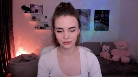 Snapshot of mellifluoustess chatting on 01.05.26 Tessa online show from 01.05.26