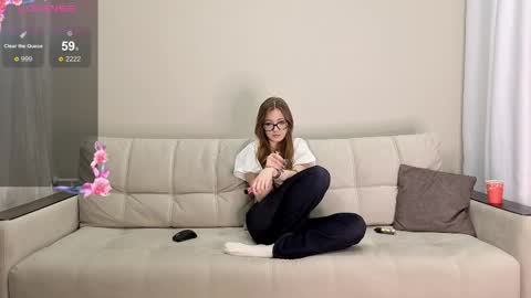 Snapshot of melliscute chatting on 04.02.26 melliscute online show from 04.02.26