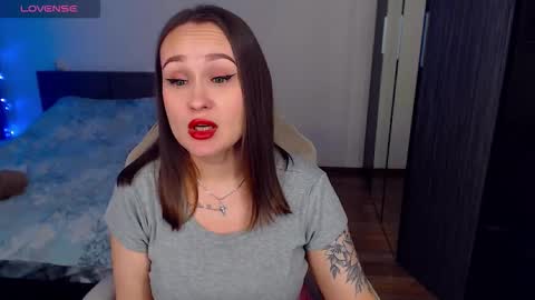 Snapshot of mellovell chatting on 12.21.25 Mel online show from 12.21.25