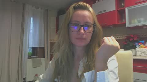 Snapshot of melly_rosey chatting on 12.10.24 Melly online show from 12.10.24