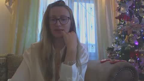 Snapshot of melly_rosey chatting on 12.17.24 Melly online show from 12.17.24