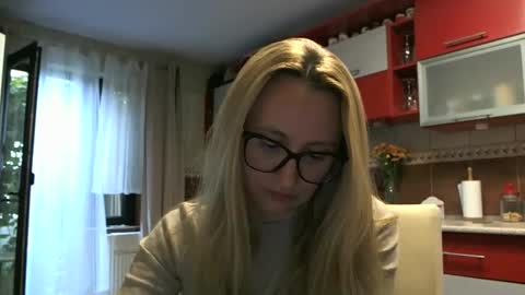 Snapshot of melly_rosey chatting on 09.10.25 Melly online show from 09.10.25