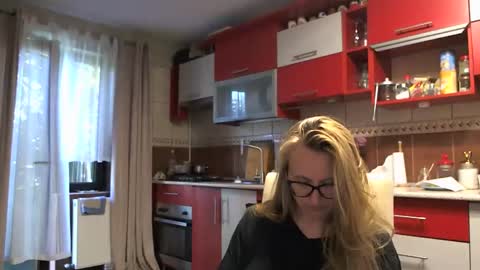 Snapshot of melly_rosey chatting on 09.18.25 Melly online show from 09.18.25