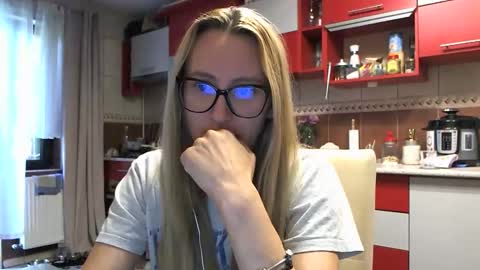 Snapshot of melly_rosey chatting on 09.19.25 Melly online show from 09.19.25