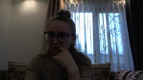 Melly online show from 11.04.25