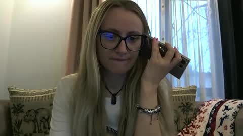 Melly online show from 11.11.25