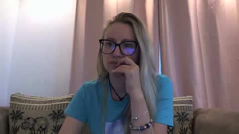 Snapshot of melly_rosey chatting on 05.26.26 Melly online show from 05.26.26
