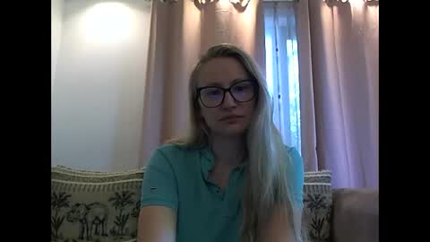 Snapshot of melly_rosey chatting on 05.27.26 Melly online show from 05.27.26